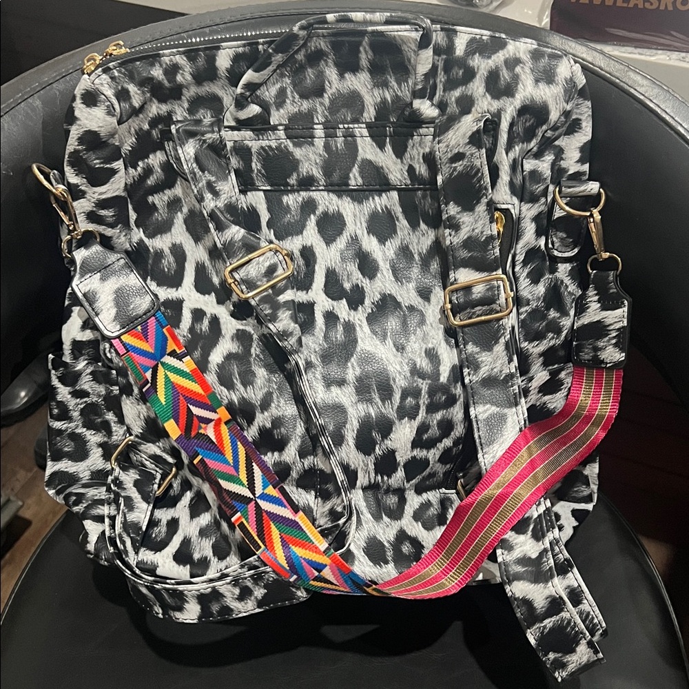 Leopard Print‎ Backpack - Picture 2 of 3
